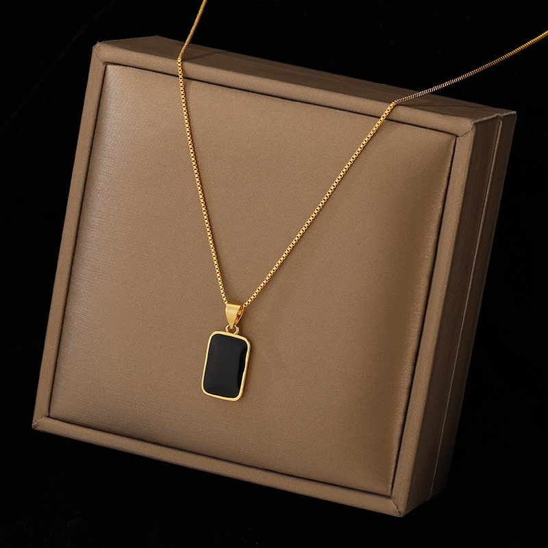 Rectangular Pendant Necklace Design 18k Gold - Image 2